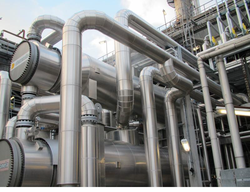 Soundproofing of pipelines for the transport of gases and liquids
